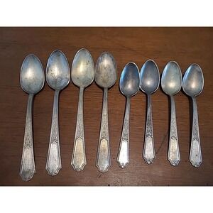 Vintage 1924 Ancestral Spoons by 1847 Rogers Bros IS 4- 6" 4- 7"